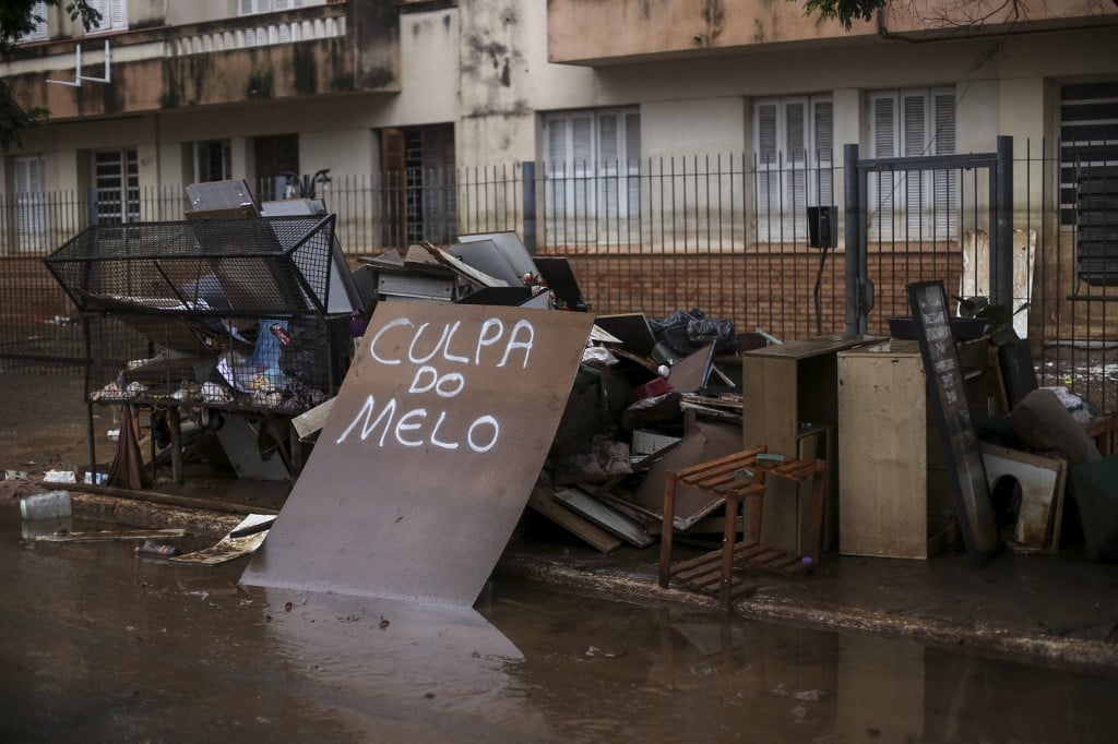 Adutora se rompe em Porto Alegre e 14 bairros ficam sem água – Sociedade – CartaCapital