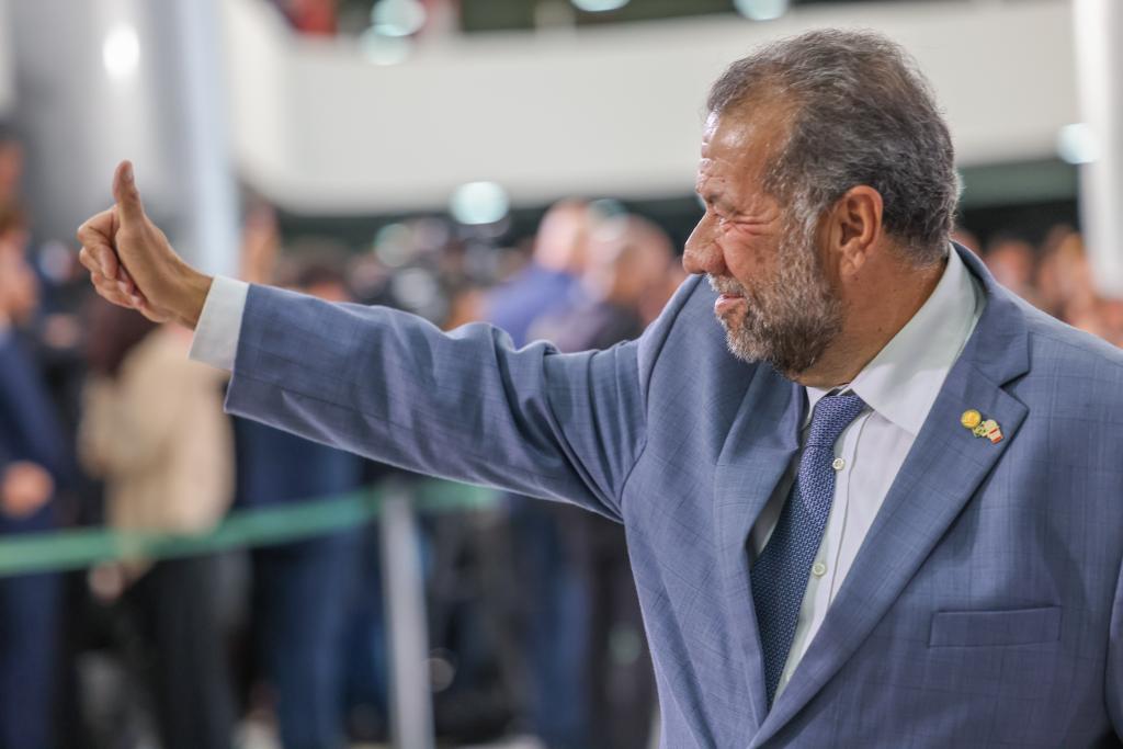 'Comigo não passa', diz Carlos Lupi sobre proposta de desvinculação do salário mínimo – CartaExpressa – CartaCapital