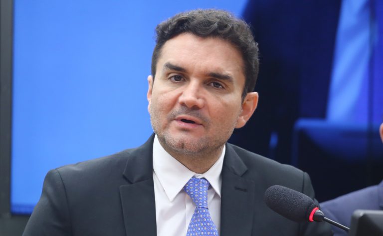 Audiência Pública - Suspensão da emissão de passagens da 123 Milhas. Ministro do Turismo, Celso Sabino