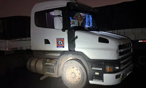 Operação da PRF encontra cocaína e crack em caminhão com
