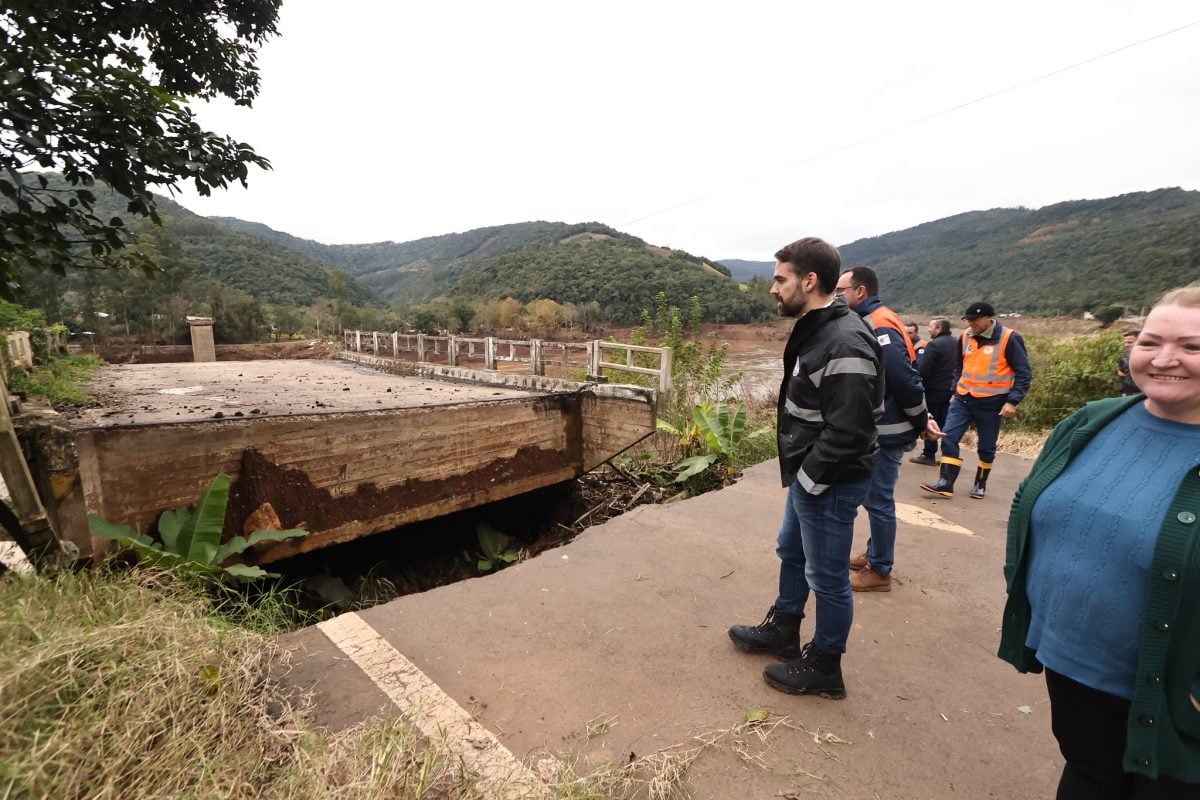 Reconstrução de áreas destruídas pelas chuvas no RS podem levar até 1 ano, estima Eduardo Leite – Política – CartaCapital