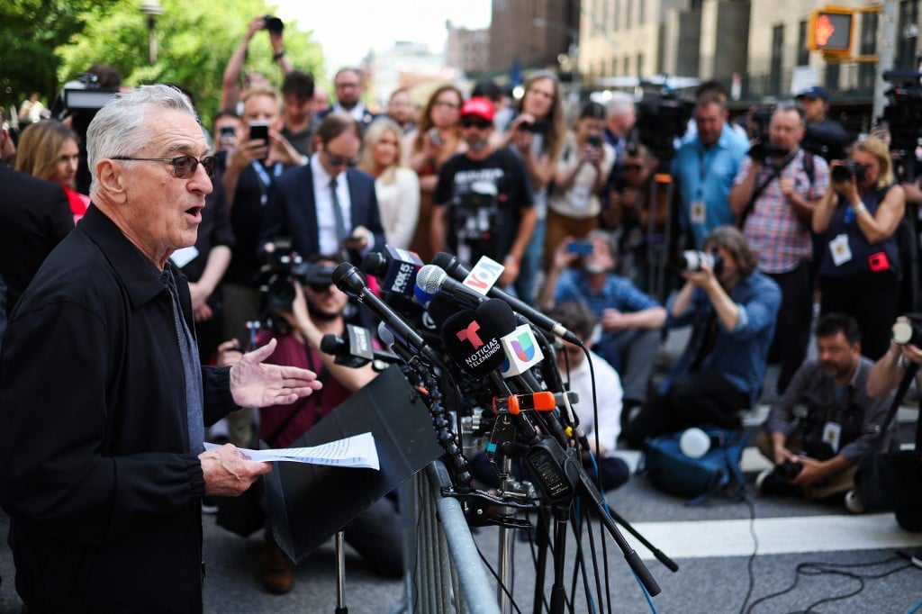 Robert De Niro chama Trump de 'palhaço' em frente a tribunal e pede votos para Biden – Mundo – CartaCapital