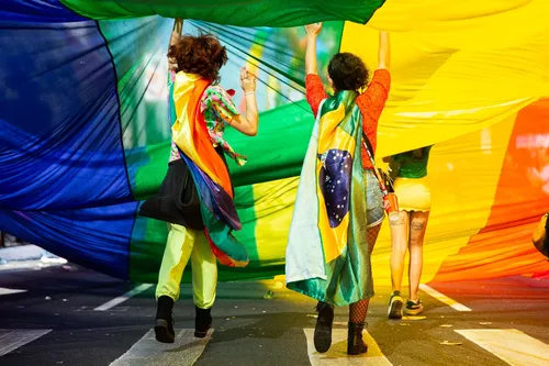 A bandeira é nossa: Parada LGBT+ leva verde e