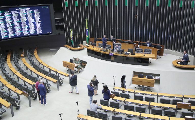 Câmara analisa urgência para projeto que permite suspensão cautelar do mandato de deputado por quebra de decoro; acompanhe - Notícias