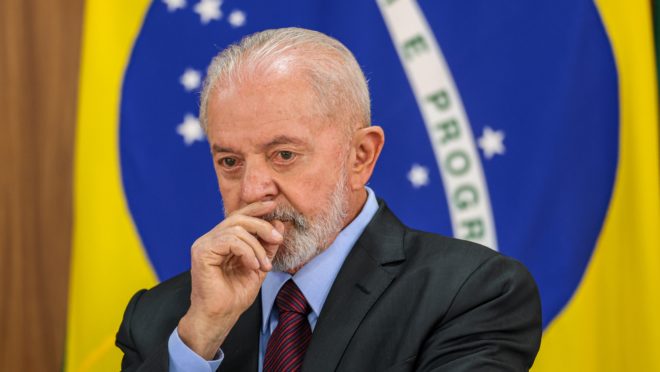 Dólar atinge R$ 5,46; maior valor em quase 2 anos com críticas de Lula ao BC