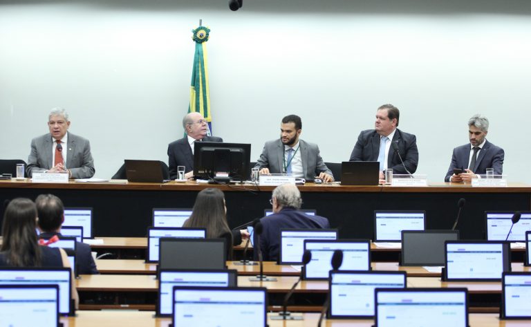 Audiência Pública - Impactos da Reforma Tributária na empregabilidade do país. Diretor-Executivo da Instituição Fiscal Independente (IFI), vinculada ao Senado Federal, Marcus Pestana. Vice-Presidente da Pública - Central do Servidor, Wanderci Polaquini. Diretor Executivo da Associação Brasileira de Desenvolvimento - ABDE, Adré Luz de Godoy.