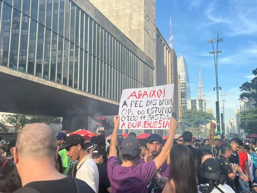 Marcha da Maconha reafirma desobediência civil e