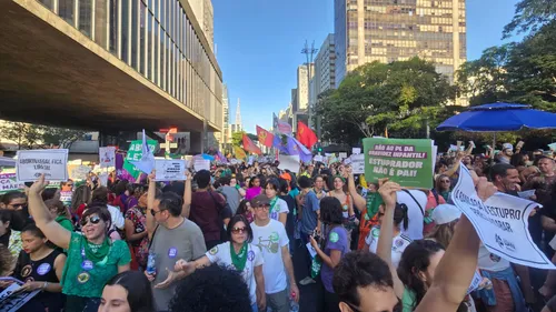 Mulheres voltam às ruas em São Paulo para derrotar
