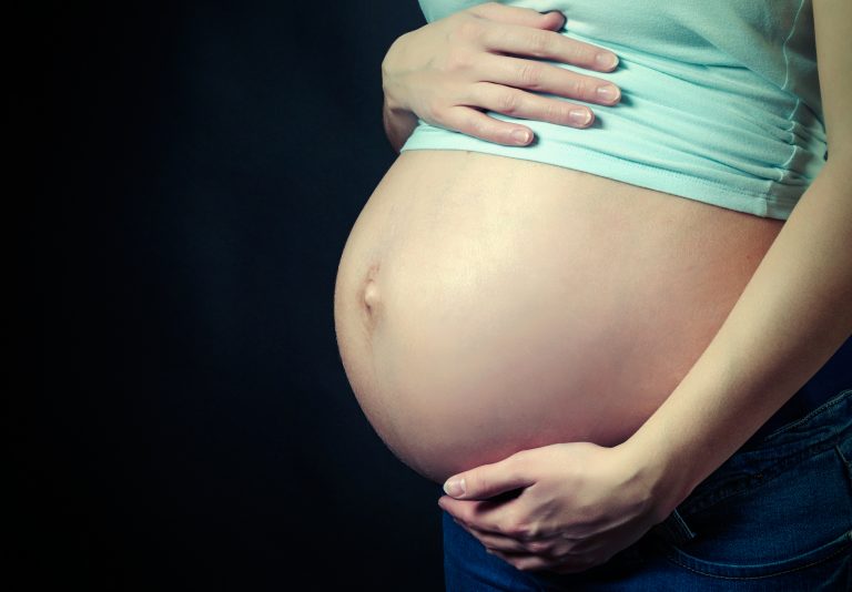 Barriga de uma mulher grávida