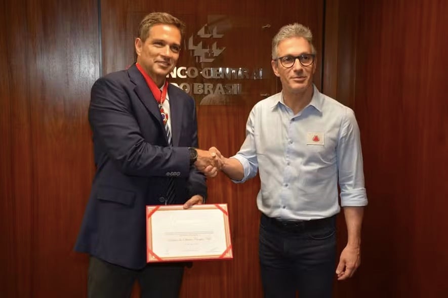 Adversário de Lula, Zema entrega Medalha da Inconfidência a Campos Neto – CartaExpressa – CartaCapital