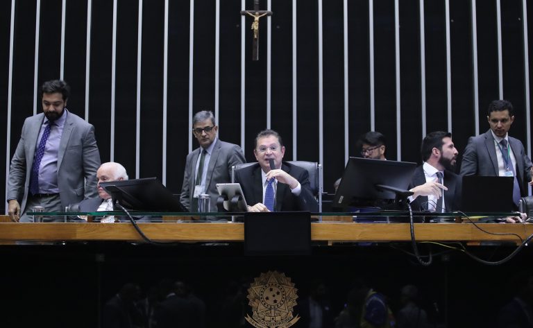 Discussão e votação de propostas. Dep. Gilberto Nascimento (PSD-SP) e Dep. Sóstenes Cavalcante (PL-RJ)