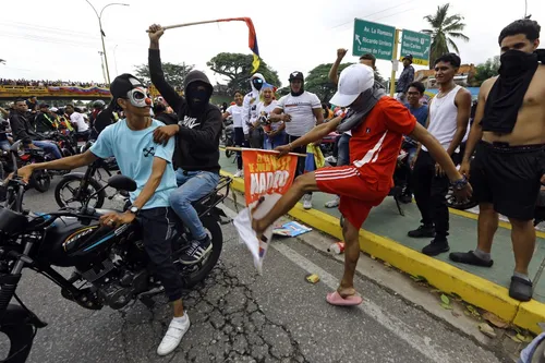 Caracas registra protestos após oposição alegar fraude