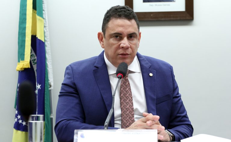 Audiência Pública - Alterações Legislativas para Reindustrialização Brasileira no Setor Químico. Dep. Da Vitoria (PP - ES)