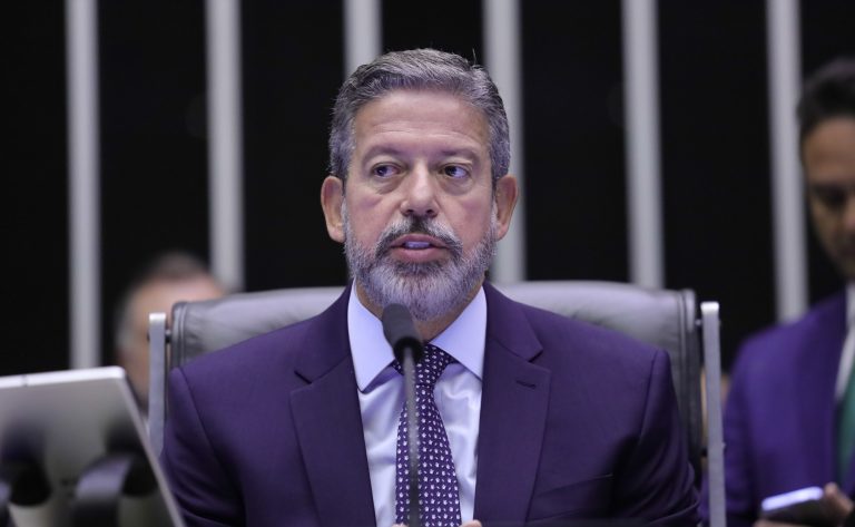 Discussão e votação de propostas. Presidente da Câmara dos Deputados, Arthur Lira.