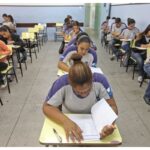 Em dez anos, aprendizagem no Ensino Médio encolhe e desigualdade cresce – CartaCapital