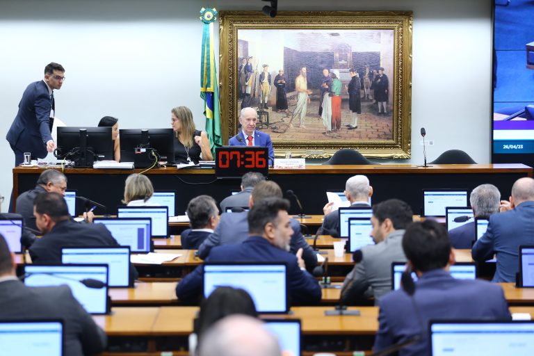Discussão e votação de propostas legislativa
