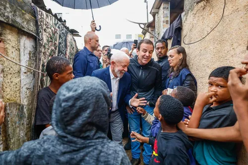 No RJ, Lula elogia Paes, inaugura casas populares e diz a