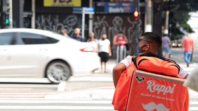 Reforma tributária pressiona motoristas e entregadores de aplicativos para formalização no MEI