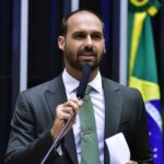 Mesmo após fim de pretexto do passaporte, Eduardo Bolsonaro diz que não voltará ao Brasil – Política – CartaCapital