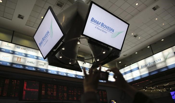 &copy; Reuters.  Ibovespa se descola de NY e recupera nível dos 127 mil pontos