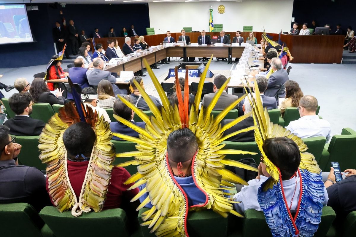 Indígenas são barrados em reunião sobre o Marco Temporal no STF; Barroso pede desculpa – CartaExpressa – CartaCapital