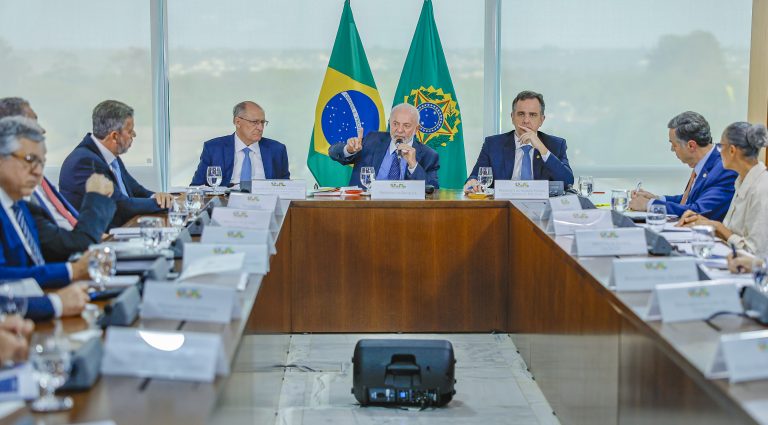 Em reunião com chefes dos três Poderes, Lira defende mais recursos para combater incêndios criminosos - Notícias