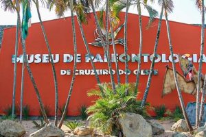 Lei dá a Cruzeiro do Oeste título de Vale Nacional dos Dinossauros - Notícias