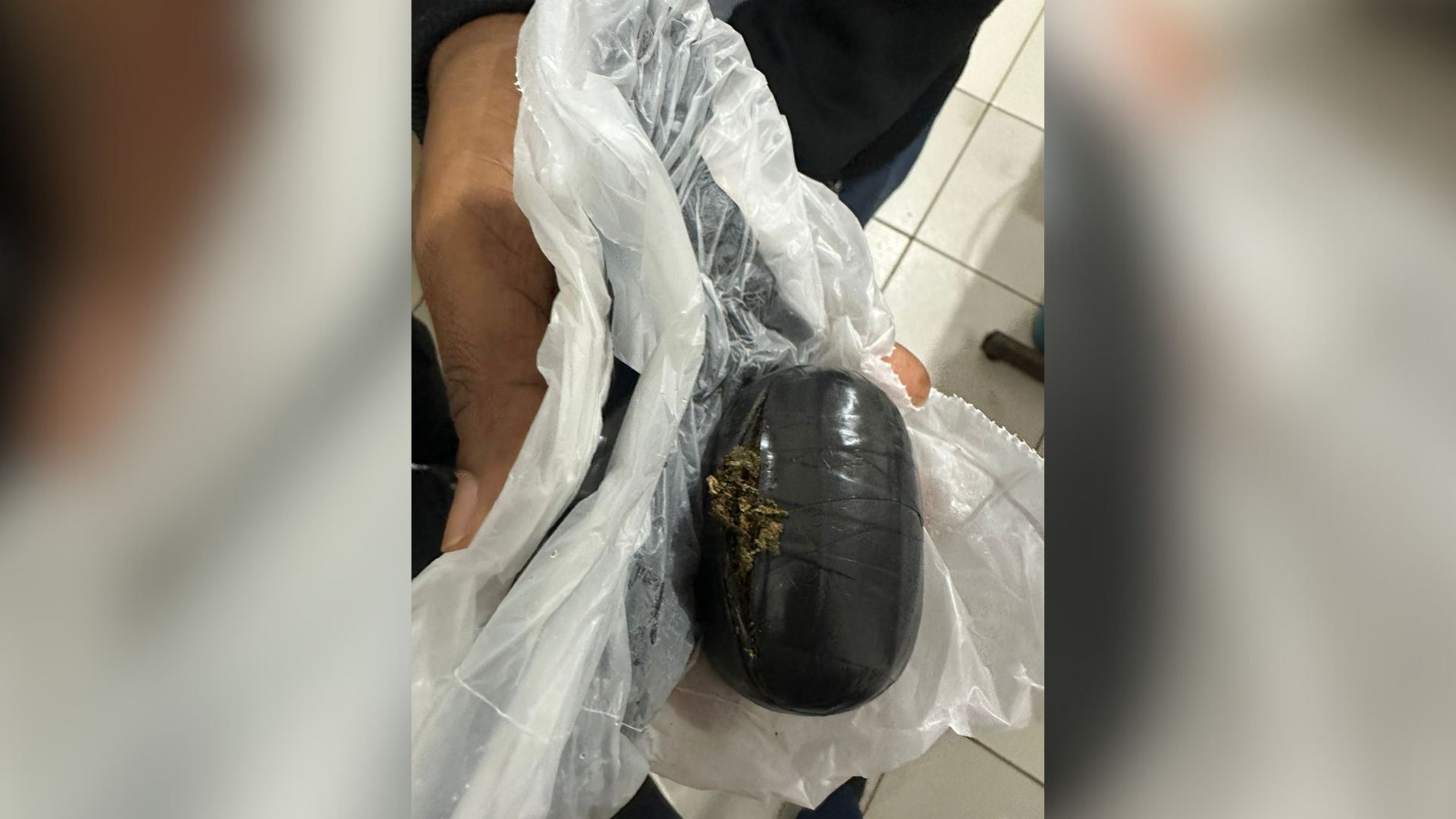 mulher é presa após tentar entrar em presídio escondendo maconha