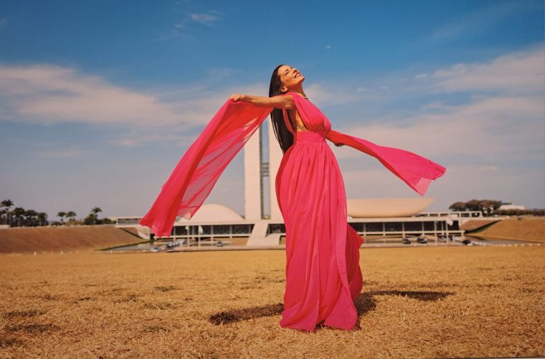 Câmara inaugura Outubro Rosa com exposição fotográfica e projeção de frases no Congresso - Notícias