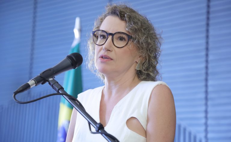 Cerimônia de lançamento do edital de chamamento público para captação contínua de conteúdo para a Rádio e a TV Câmara. Assessora das Secretarias de Comunicação Social e de Participação e Mídias Digitais da Câmara dos Deputados, Daniela Guerson André.