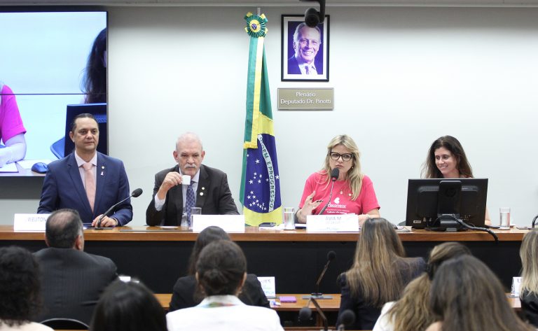 Audiência Pública - Regulamentação da Política Nacional de Prevenção e Controle do Câncer. Dep. Weliton Prado (SOLIDARIEDADE - MG), Dep. Geraldo Resende (PSDB - MS) e a Dep. Flávia Morais (PDT - GO)