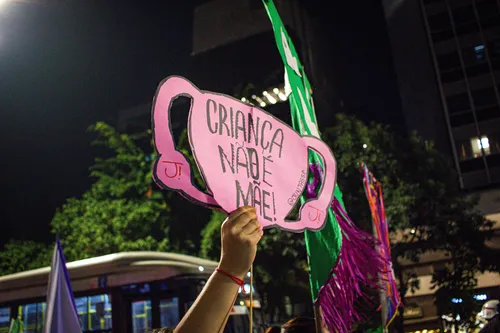 Conselho aprova resolução sobre aborto legal para crianças