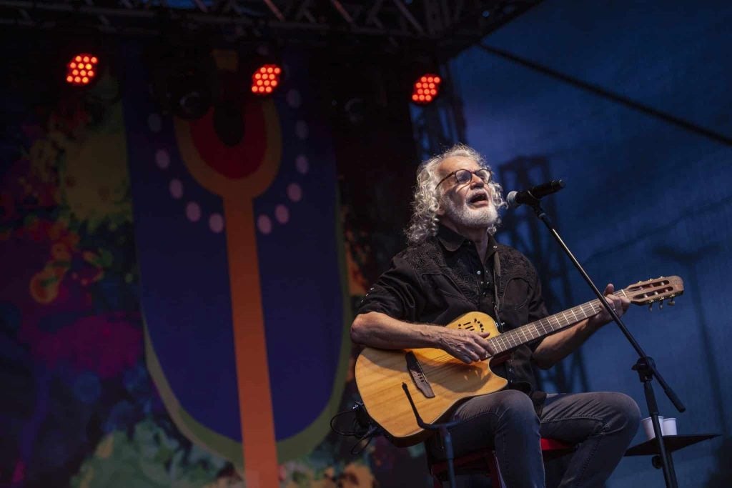 Disco com show de Renato Teixeira em 1978 revela um artista afiado e sarcástico – Augusto Diniz