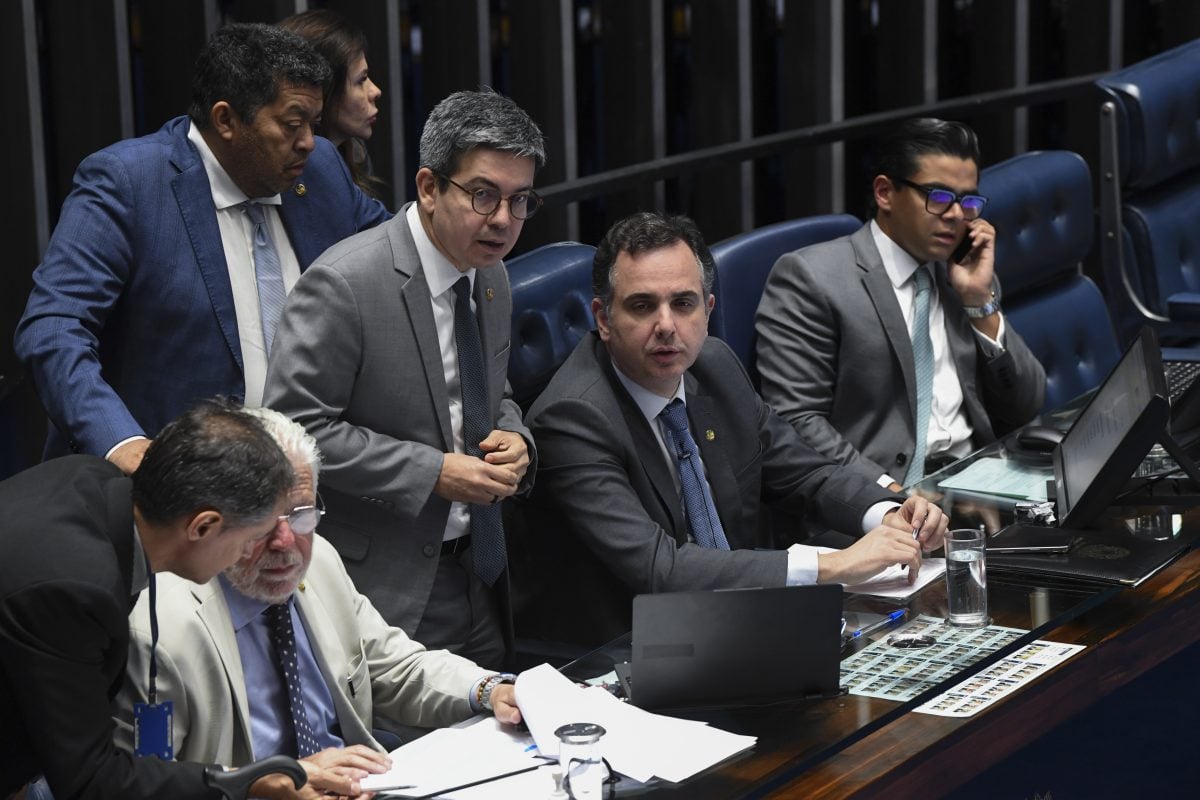 Senado aprova PEC do corte de gastos com novas regras para abono salarial e Fundeb – Política – CartaCapital