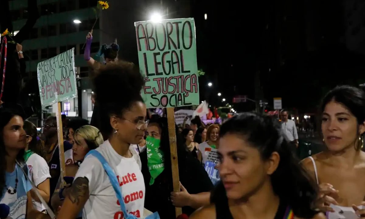 Após decisão do TRF-1, governo publica resolução sobre aborto em menores vítimas de violência – Política – CartaCapital
