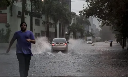 Chuva deixa 39,5 mil imóveis sem luz na Grande SP, que