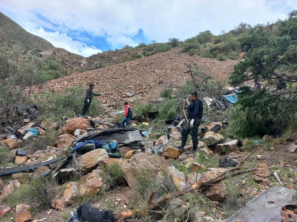 Acidente de ônibus de passageiros deixa pelo menos 30 mortos na Bolívia – Mundo – CartaCapital