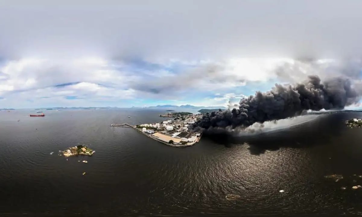 Após incêndio em fábrica, há risco de vazar óleo na Baía de Guanabara – Sociedade – CartaCapital