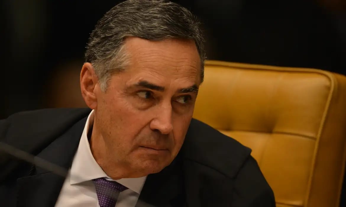 Barroso quer ouvir Dino e Zanin antes de analisar pedido para impedi-los de julgar Bolsonaro – Justiça – CartaCapital