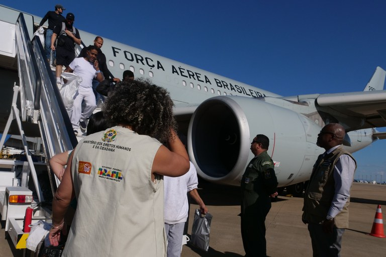 Brasil recebe novo voo com 94 repatriados dos Estados Unidos – Sociedade – CartaCapital