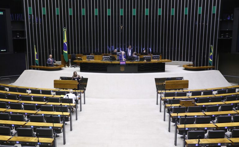 Câmara analisa projeto que dispensa advogado de adiantar custas em ação de cobrança de honorários; acompanhe - Notícias