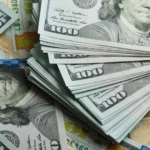 Dólar fecha a R$ 5,648, menor nível em cinco meses; Bolsa sobe