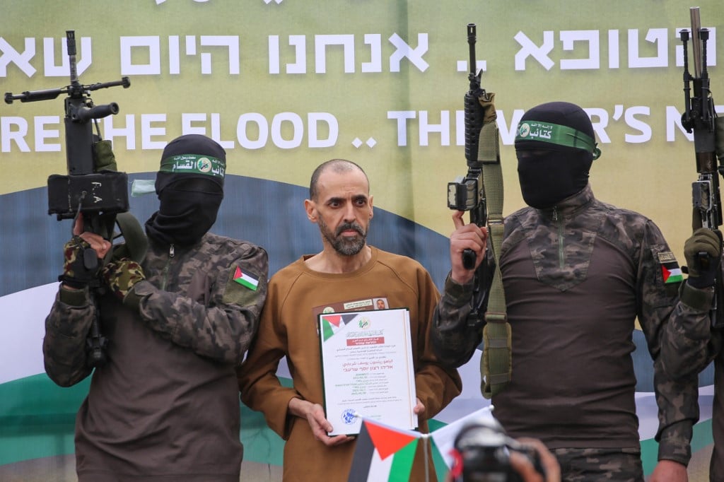Hamas liberta 3 reféns israelenses na 5ª troca de prisioneiros palestinos – Mundo – CartaCapital