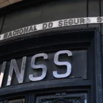 Fraudes contra INSS envolvem roubo de dados, IA e até mortos