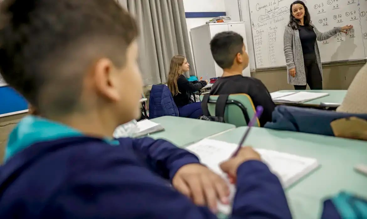Justiça derruba liminar e aulas na rede estadual do RS voltam na quinta – Educação – CartaCapital