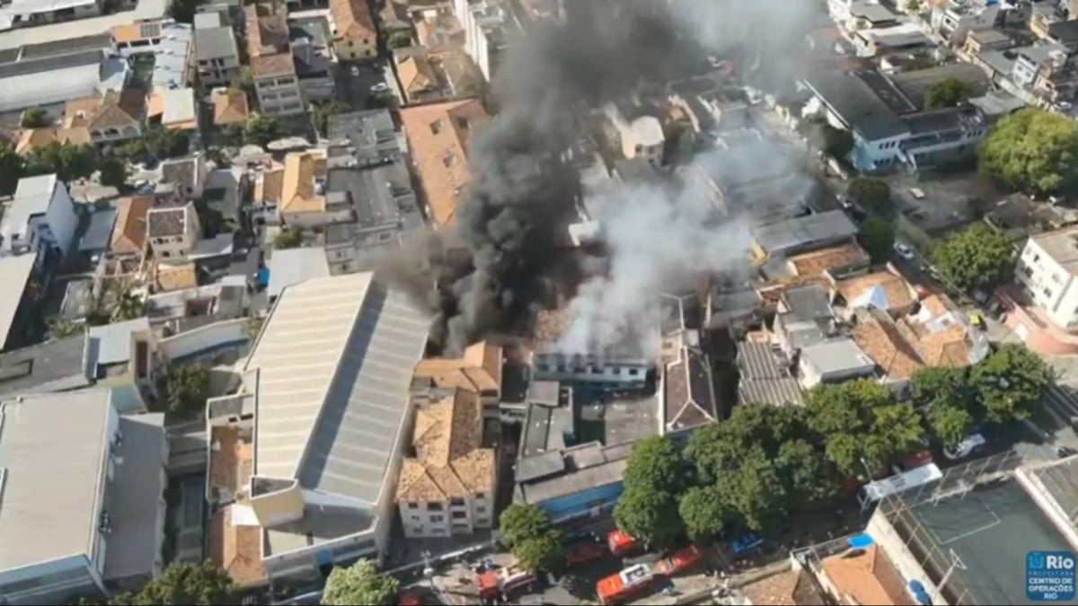 Morre vítima de incêndio em fábrica de fantasias no Rio – Sociedade – CartaCapital