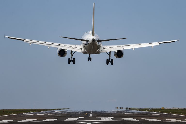 Avião decolando
