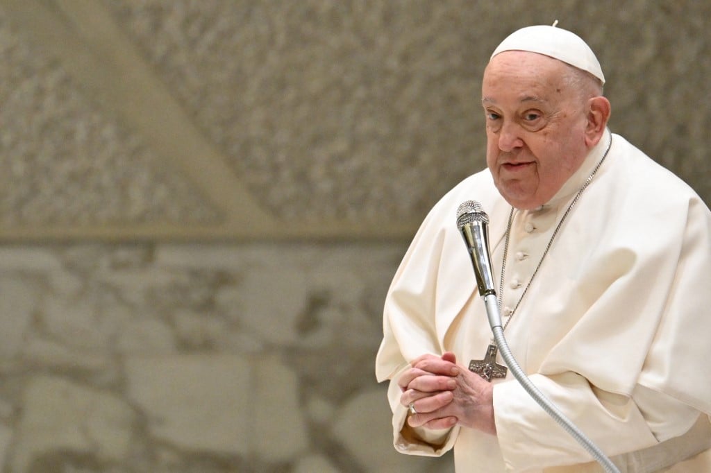 Saúde do papa Francisco registra 'leve melhora', mas condição continua 'crítica' – Mundo – CartaCapital