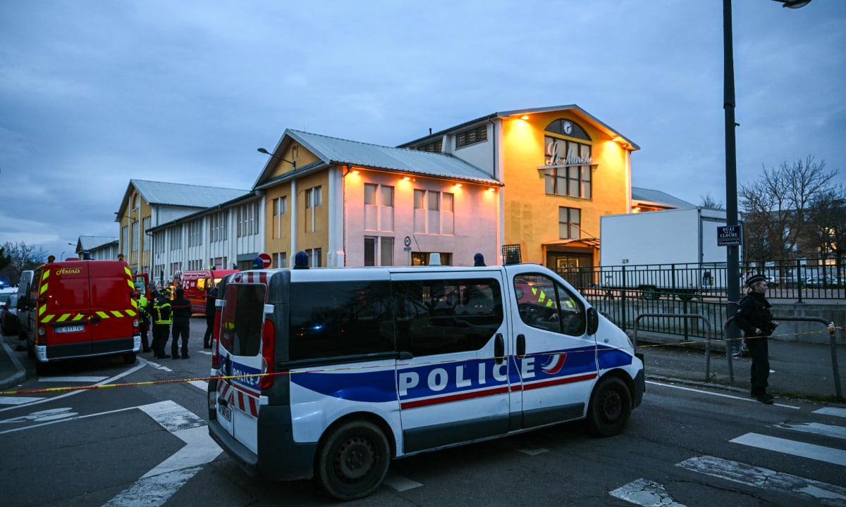 Um morto e dois policiais feridos em ataque com faca no leste da França – Mundo – CartaCapital