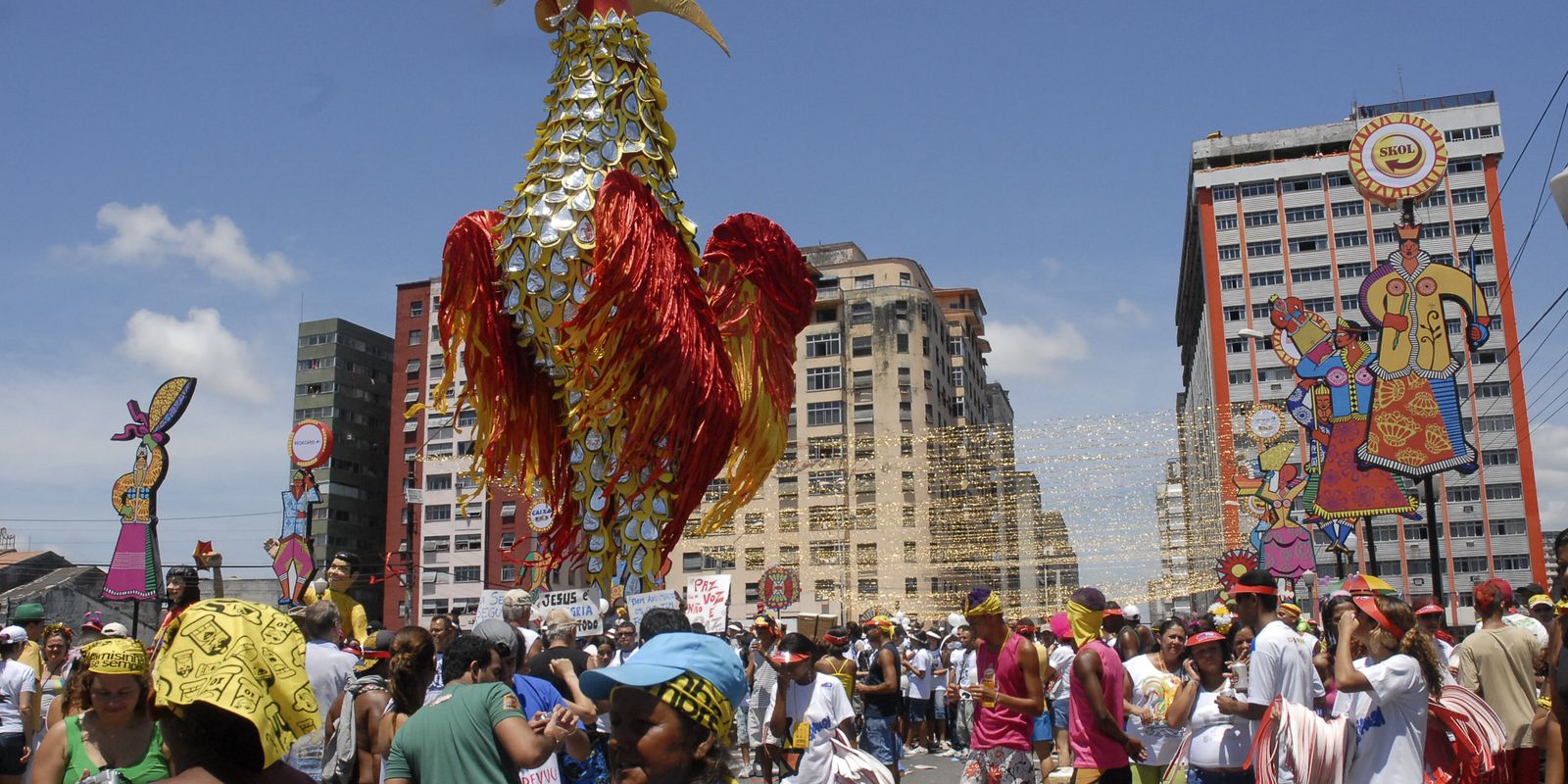 Galo gigante do Recife terá 100% da estrutura feita de reciclados